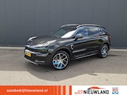 Lynk & Co 01 - 1.5 donkere hemel, panoramadak