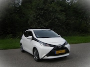 Toyota Aygo - 1.0 VVT-i x-play . 5 Deurs . Airco . Elec ramen en spiegels