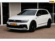 Volkswagen Tiguan - 1.5 TSI R-line Panoramadak Camera Trekhaak Virtueel dashboar