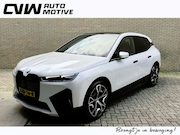 BMW iX - xDrive40 Sportpakket 77kWh | SOH 98% | Sky Lounge | Trekhaak