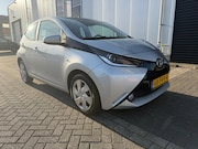 Toyota Aygo - 1.0 VVT-i x-play Cruise control CarPlay Navigatie Achteruitr