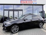 BMW 1-serie - 118i 140PK AUTOMAAT HE PANO/H&K/APPCARPLAY/HUD/ NAVI/DIGICOC
