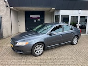 Volvo S80 - 2.5 T Momentum / NIEUW MODELJAAR / LEDER / NAVI / TREKHAAK /