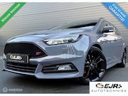 Ford Focus - Wagon 2.0 ST TOPSTAAT! RECARO*CLIMA*CARPLAY*19INCH*CAMERA*VO