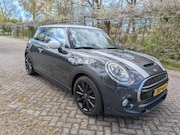 MINI Cooper S - Red F56. Full options, Leder, Automaat, HK, Pano, HU display
