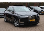 BMW iX - xDrive50 High Executive 112 kWh / SoH 97, 2% / Trekhaak / Pa