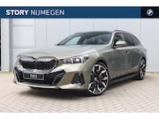 BMW 5-serie - 530e M Sport Automaat / Panoramadak / Trekhaak / Bowers & Wi