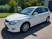 Hyundai i30 - CW 1.6 CRDi i-Motion/CLIMA/CRUISE/TREKHAAK AFNEEMBAAR/PARKEE