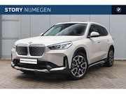BMW iX1 - eDrive20 xLine / Trekhaak / Panoramadak / Stoelver