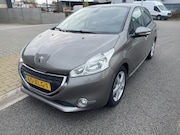 Peugeot 208 - 1.4 VTi Envy, NL auto met NAP, trekhaak, navigatie, 5 deuren