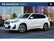 BMW X1 - xDrive25e M Sport Automaat / Sportstoelen / M Adaptief onder