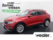 Volkswagen T-Roc - 1.5 TSI Life | 150 PK | Trekhaak | Adaptive Cruise Control |
