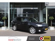 Mitsubishi Outlander - 2.0 PHEV instyle+ !! Trekhaak / Camera / Schuifdak / Clima /