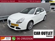 Alfa Romeo Giulietta - 1.4 T Distinctive Pano AUTOMAAT LM Navi --Inruil Mogelijk