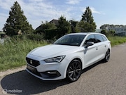 Seat Leon - Sportstourer 1.5 eTSI FR / Pano / Trekhaak / Navi