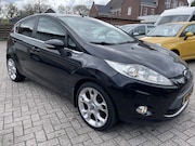 Ford Fiesta - 1.6 Ghia Airco Navigatie APK: Nieuw bij aflevering