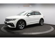 Volkswagen Tiguan - 1.4 eHybrid OPF DSG R-Line Dealeronderh. / Verwarmd stuur / 
