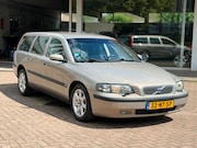 Volvo V70 - 2.4 Edition I 12mnd APK|Automaat|Trekhaak|4 Nieuwe Alll Seas