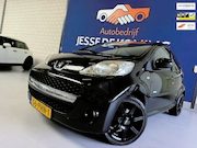Peugeot 107 - 1.0-12V Millesim 200 automaat / bj.2011 / kleur: zwart/ 5 de