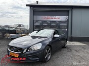 Volvo V60 - 1.6 T3 R-Design "SPORTIEF+RUIM+DEGELIJK"