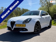 Alfa Romeo Giulietta - 1.4 Turbo MultiAir maat | Navi | 18" Velgen | Alcantara | St