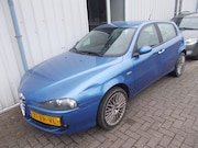 Alfa Romeo 147 - 1.6 T.Spark Collezione II ( GEEN APK / ZO MEE )