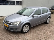 Opel Astra - 1.6 Essentia