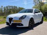Alfa Romeo Giulietta - 1.4 Turbo MultiAir maat | Navi | 18" Velgen | Alcantara | St