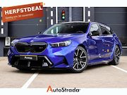 BMW 5-serie - Touring (g61) M5 728pk xDrive | Marina Bay Blue | Bowers & W