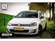 Volkswagen Golf - 2.0 TSI GTI Performance|Pano |Leder |Carplay