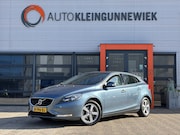 Volvo V40 - 1.6 T3 Kinetic / Trekhaak / Zomer + Winterset / Stoelverwarm