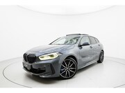 BMW 1-serie - 118i M SPORT PANO CAMERA SFEERVERLICHTING
