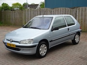 Peugeot 106 - 1.1 XT Stuurbekrachtiging, elektrische ramen, centrale vergr