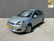 Ford Fiesta - 1.4-16V Futura | AIRCO: IJSKOUD | AUX | ELEK RAMEN + SPIEGEL