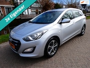 Hyundai i30 - CW 1.4 i-Drive 101pk 2e eigenaar Airco Cruise LED PDC Histor