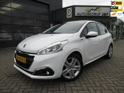 Peugeot 208 - 1.2 PureTech Signature / Navi / PDC / Carplay