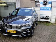 BMW X1 - xDrive20i High Executive PANO/HEADUP/CAMERA/NL