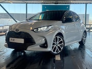 Toyota Yaris - 1.5 Hybrid Executive HUD ACC LED Bi-Tone Leder KeyLess Go &