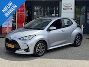Toyota Yaris - 1.5 Hybrid Dynamic CAMERA LED KOPLAMPEN KEYLESS APPLE/ANDROI