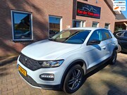 Volkswagen T-Roc - 1.0 TSI Style Business metallic grijs. o.a. carplay, stoelve