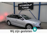 Skoda Octavia - Combi 1.0 e-TSI Ambition - N.A.P. Airco, Navi, Trekhaak, PDC