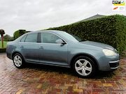 Volkswagen Jetta - 2.0 FSI Comfortline Airco & Trekhaak & Nieuwe APK !