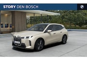 BMW iX - xDrive60 M Sport / Panoramadak Sky Lounge / Trekhaak / Parki