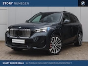 BMW iX1 - eDrive20 High Executive M Sport / Panoramadak / Trekhaak / M