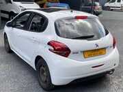 Peugeot 208 - 1.6 HDi STYLE PANO CRUISE NAVI CLIMA XENON LED PDC