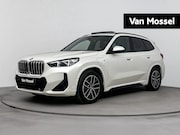 BMW X1 - xDrive25e | M-pakket | PANO | Head-up display | 360 Camera |