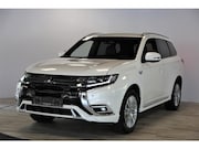 Mitsubishi Outlander - 2.4 PHEV Instyle | Schuif- kanteldak | Leer | Trekhaak