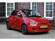 Fiat 500e - 42KWh La Prima/ SOH 95%/Panoramadak/Leer/Verwarmde stoelen/A