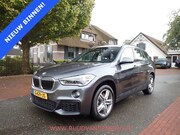 BMW X1 - sDrive20i M-PAKKET / CAMERA / PANODAK / SPORTSTOELEN / BLUET