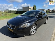 Volvo V40 - 2.0 D4 Momentum Business CLIMA/NAVI/APK/NAP